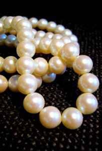 Pearl Necklace Buying Guide: 7 Things to Consider